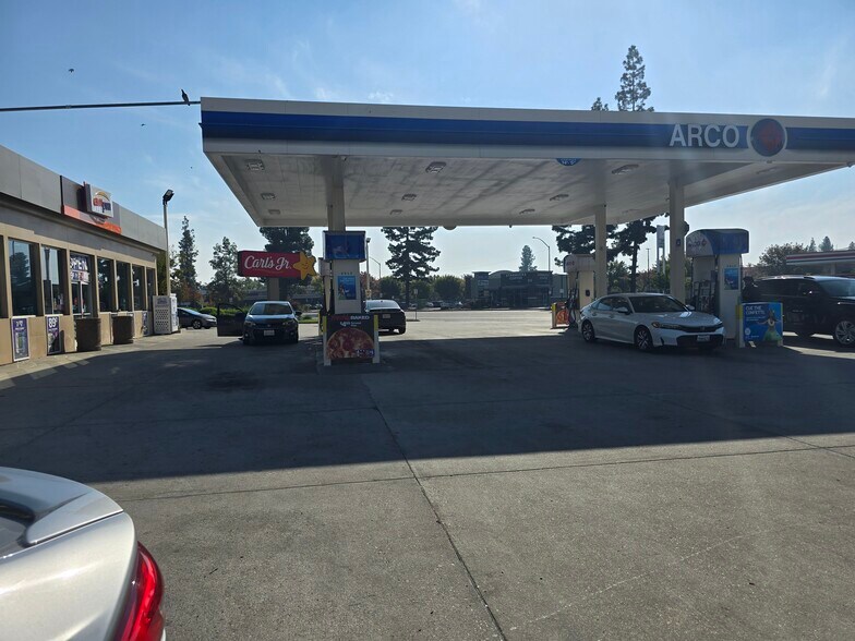 More Photos Of 1020 E Shaw Ave, Fresno Service Station For Sale