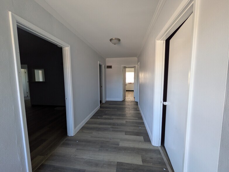 More Photos Of 1434-1436 Chambers Rd, Saint Louis Veterinarian Kennel For Sale