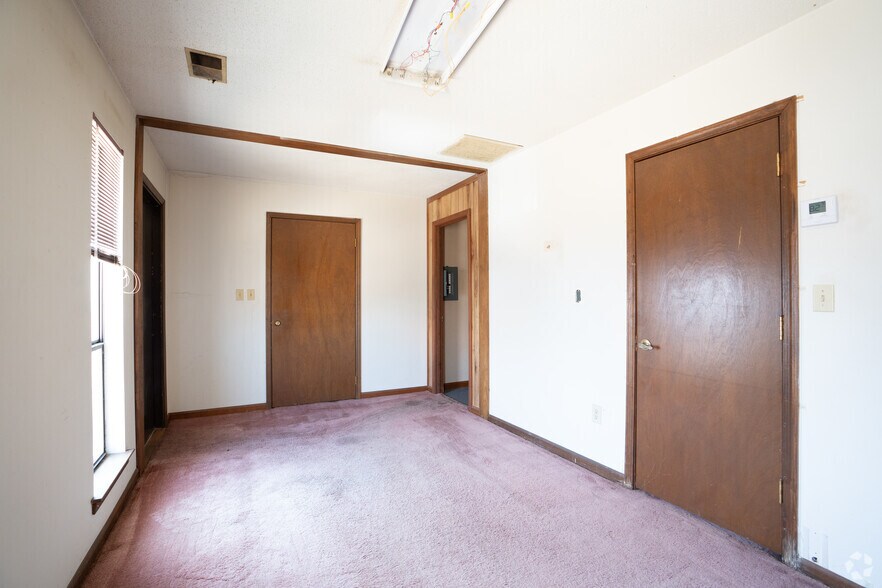 More Photos Of 1515 Huffman Rd, Center Point Unknown For Lease