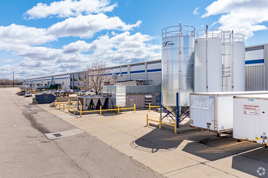 More Photos Of 2929 Venture Dr, Janesville Distribution For Lease