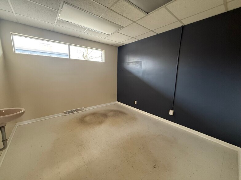 More Photos Of 118-124 Cole Rd, Monroe Medical For Sale