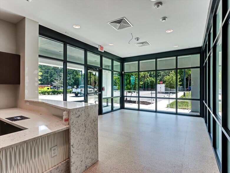 More Photos Of 7901 Palm River Rd, Tampa Medical For Lease