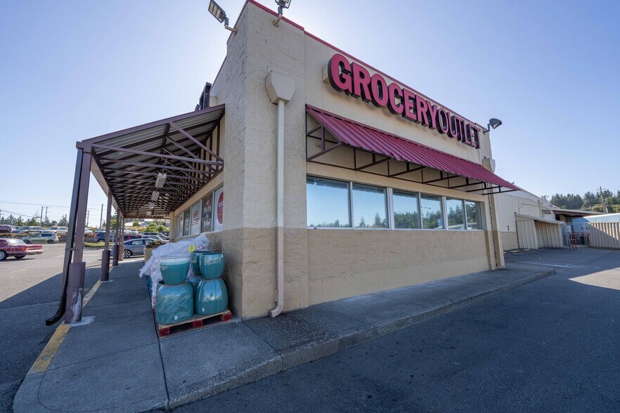 More Photos Of 1385 Newmark Ave, Coos Bay Supermarket For Sale