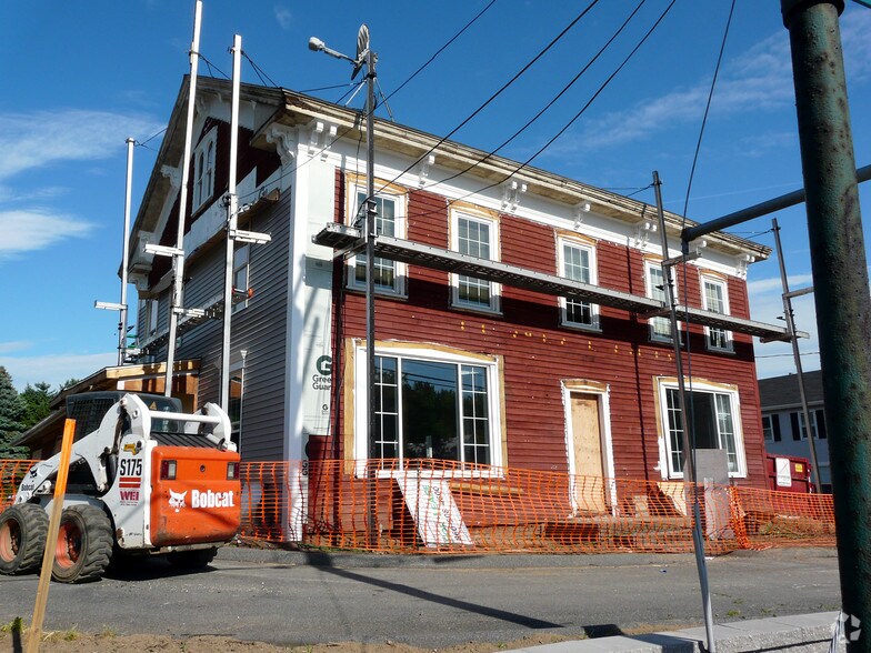 More Photos Of 4-28 Southwick St, Feeding Hills Freestanding For Lease