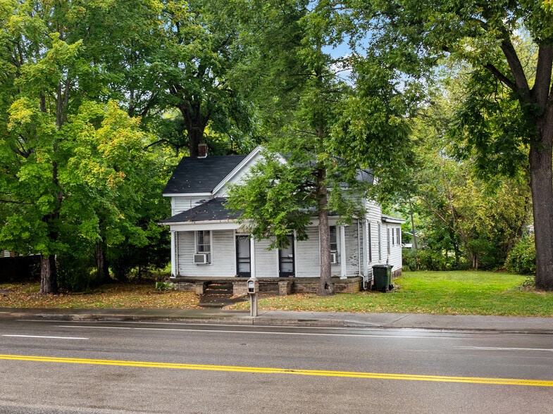 More Photos Of 226 E Main St, Sevierville Freestanding For Sale