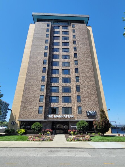 Primary Photo Of 700 E 8th St, Kansas City Apartments For Sale