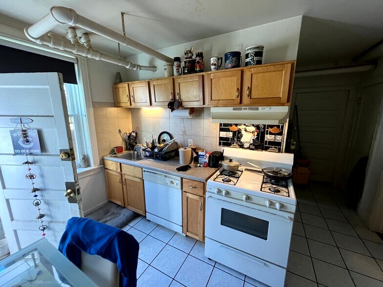 More Photos Of 4929 W Warwick Ave, Chicago Apartments For Sale