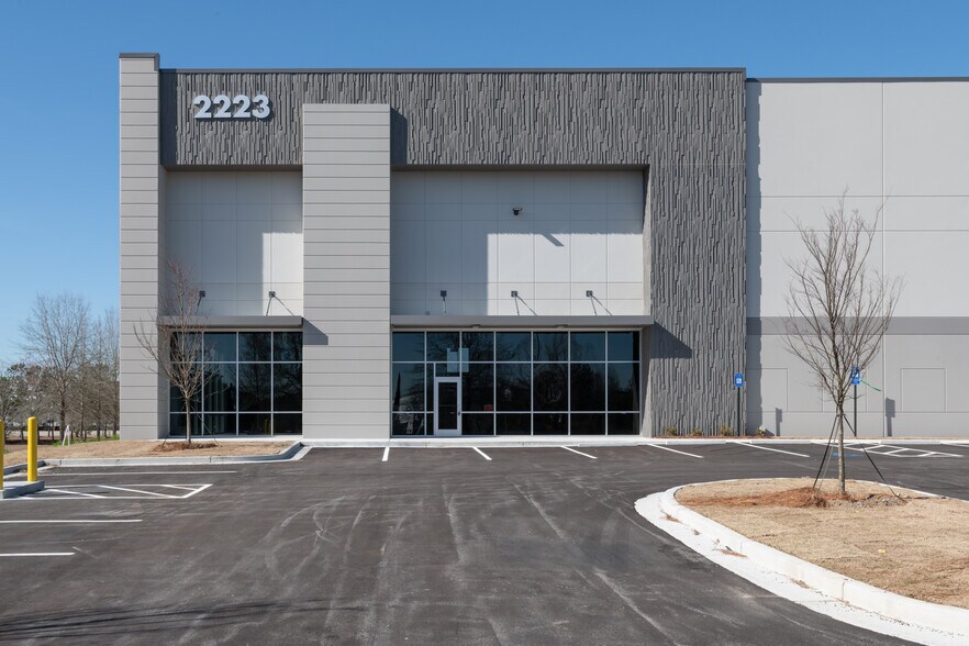 More Photos Of 2223 Thornton Rd, Douglasville Warehouse For Lease