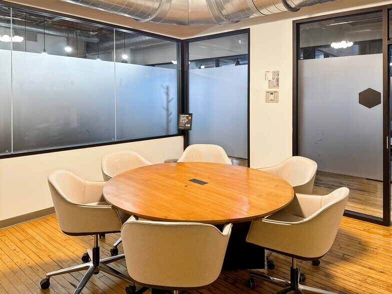 More Photos Of 320 W Ohio St, Chicago Coworking Space