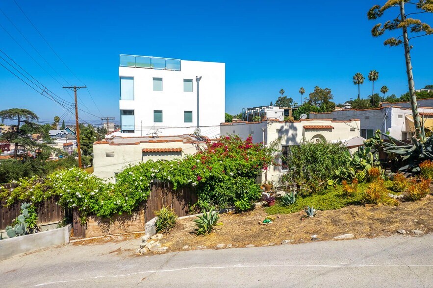 More Photos Of 1303 Lilac Terrace, Los Angeles Apartments For Sale