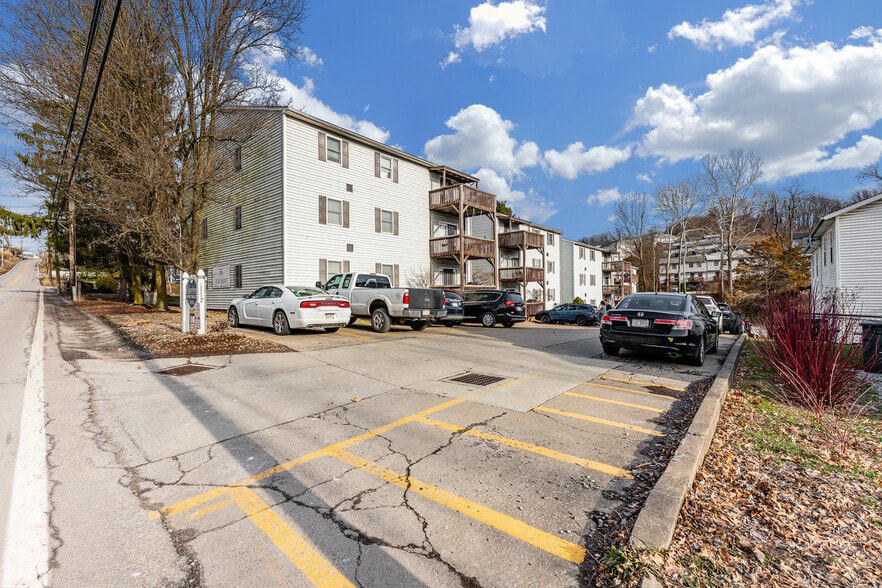 More Photos Of 940 Stewart St, Morgantown Apartments For Sale