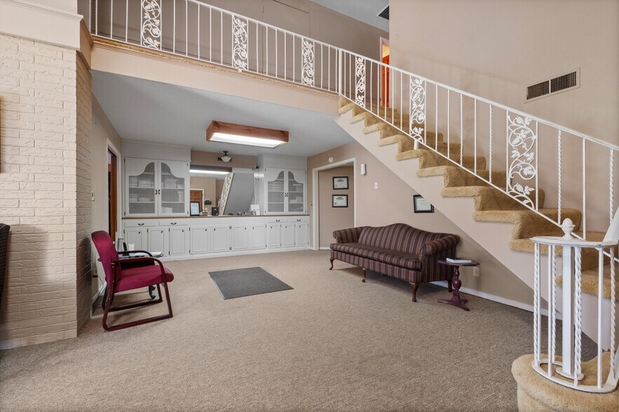 More Photos Of 1400 Locust st, Stilwell Office Residential For Sale