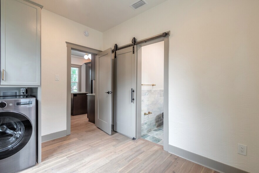 More Photos Of 208 Douglas St, New Smyrna Beach Office Residential For Sale