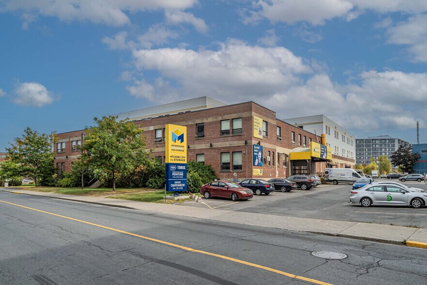 More Photos Of 454 Av Beaumont, Montréal Self Storage For Lease