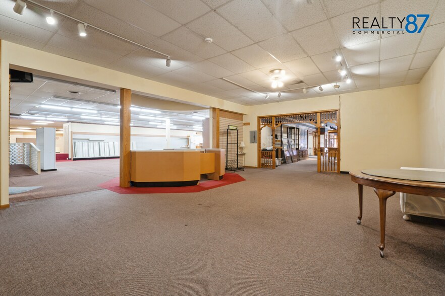 More Photos Of 107 S Franklin St, Manchester Storefront For Sale