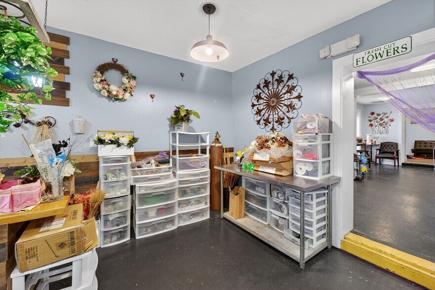 More Photos Of 237 E Plymouth Ave, Deland Freestanding For Sale