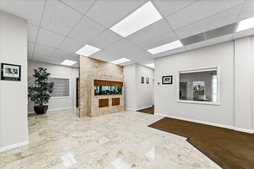 More Photos Of 101 E Darby Rd, Havertown Office For Sale