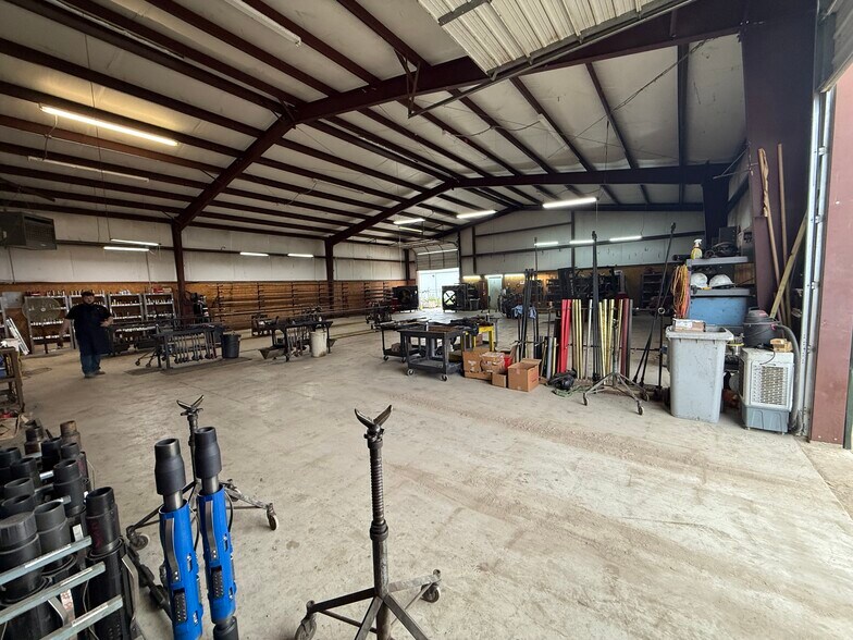 More Photos Of 115 Wyoming Blvd, Pleasanton Warehouse For Lease