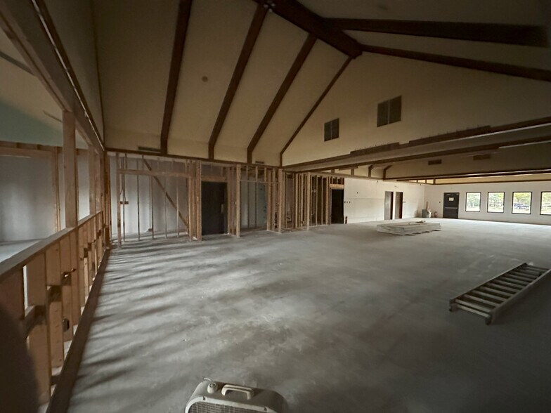 More Photos Of 301 Kienle Dr, Piqua Storefront Retail Office For Lease