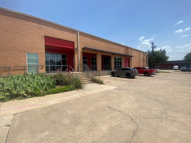 Primary Photo Of 2320 Valdina St, Dallas Showroom For Lease