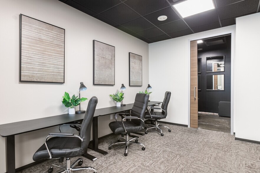 More Photos Of 2325 E Camelback Rd, Phoenix Office For Lease