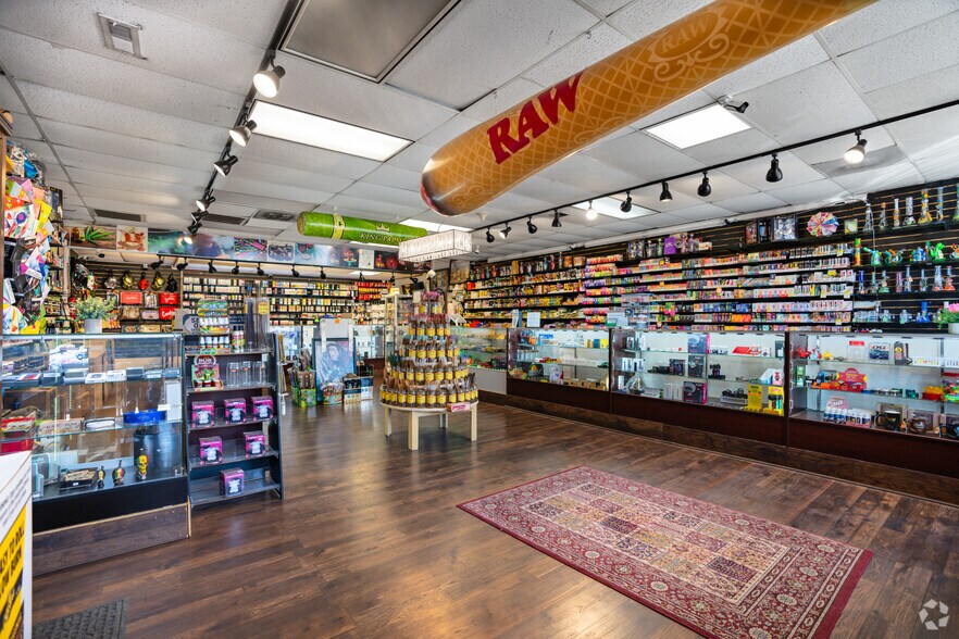 More Photos Of 8332 Richmond Hwy, Alexandria Storefront For Lease