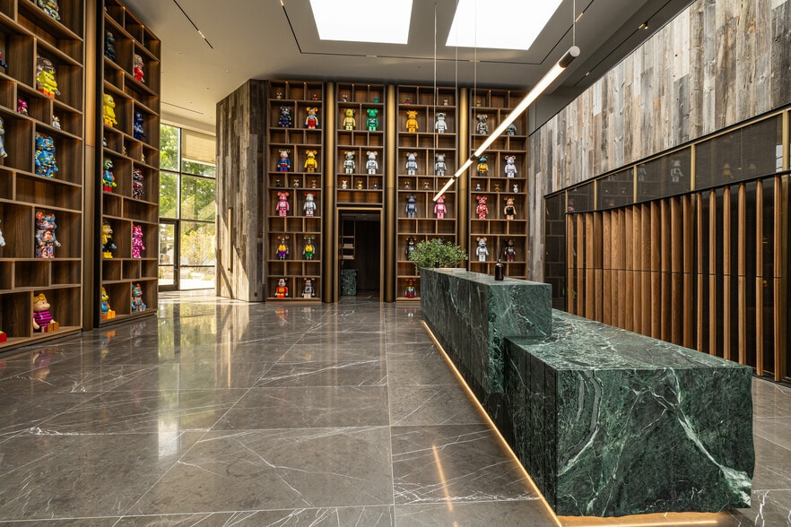 More Photos Of 21211 Nordhoff St, Chatsworth Office For Lease