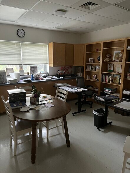 More Photos Of 1455 Wakendaw Rd, Mount Pleasant Schools For Lease