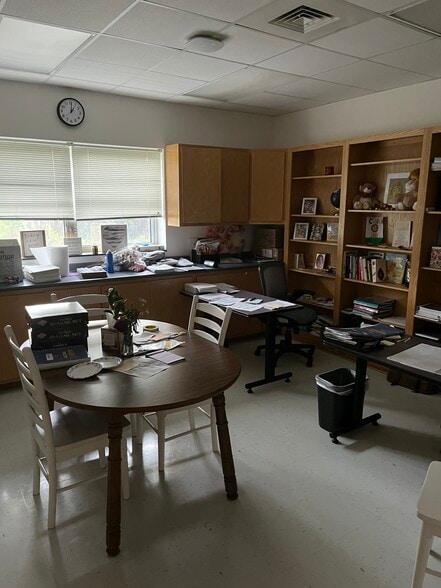 More Photos Of 1455 Wakendaw Rd, Mount Pleasant Schools For Lease