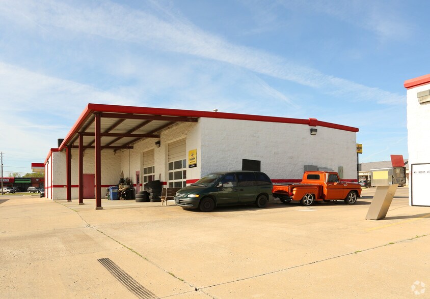 Primary Photo Of 914 W Main St, Cabot Auto Repair For Lease