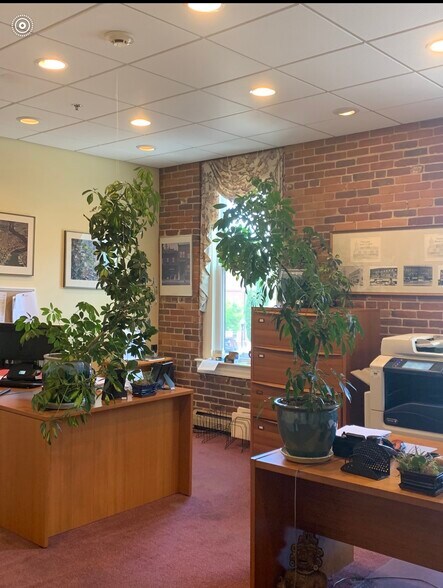 More Photos Of 23-25 N Pleasant St, Amherst Storefront Retail Office For Lease