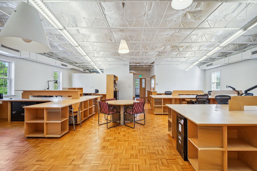 More Photos Of 105 N Maple Ave, Falls Church Medical For Sale