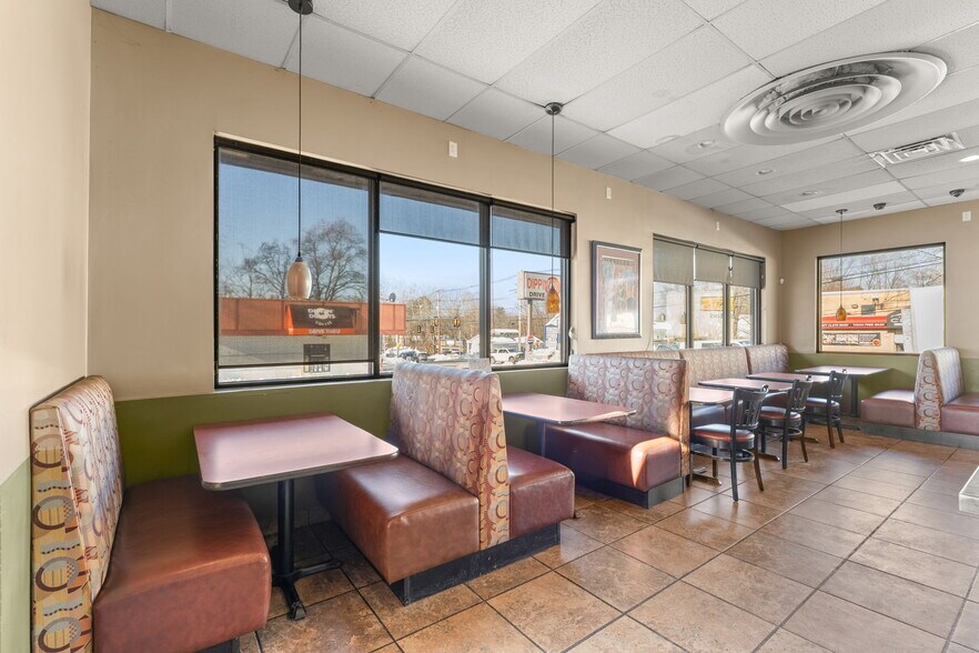 More Photos Of 525 Main St, Leominster Restaurant For Lease