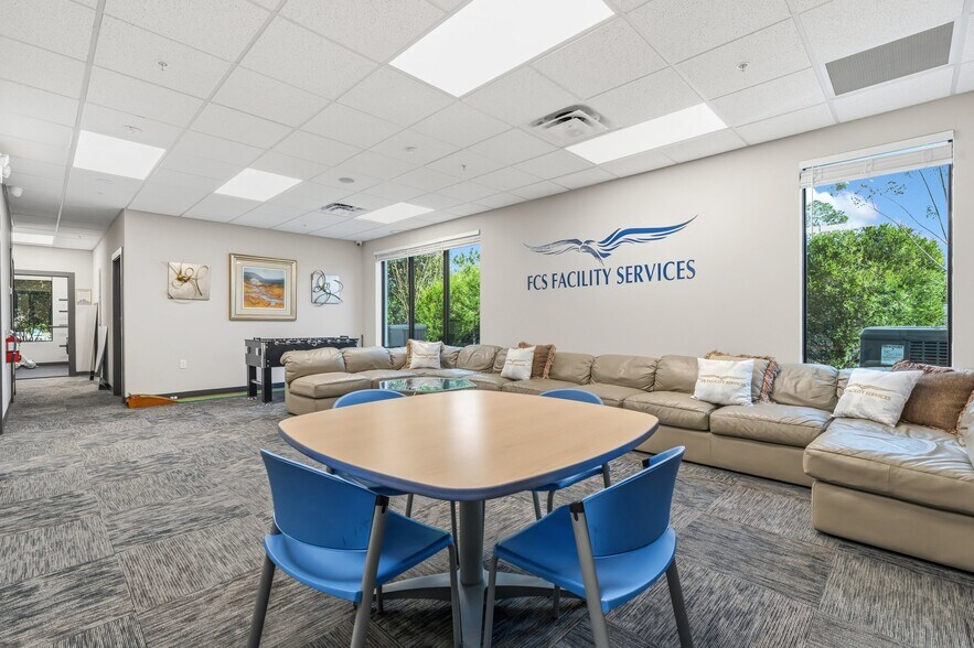 More Photos Of 131 S Country Club Rd, Lake Mary Office For Sale
