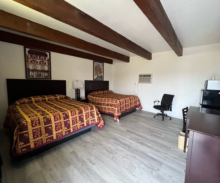 More Photos Of 512 E Riley St, Freer Hospitality For Sale