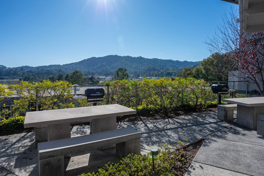 More Photos Of 151-153 Upper Via Casitas, Greenbrae Apartments For Sale