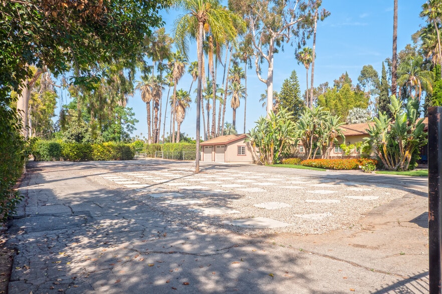 Primary Photo Of 2083 Grace St, Riverside Multifamily For Sale