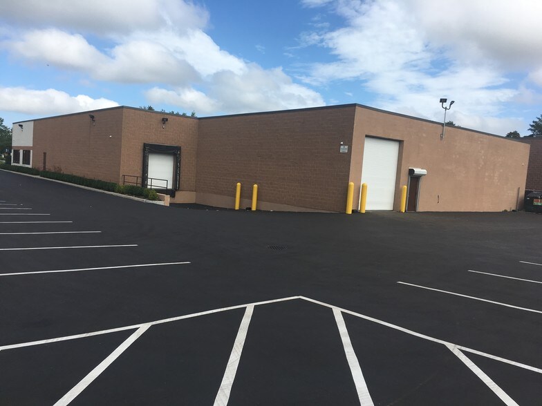 More Photos Of 1000 Prime Pl, Hauppauge Distribution For Lease
