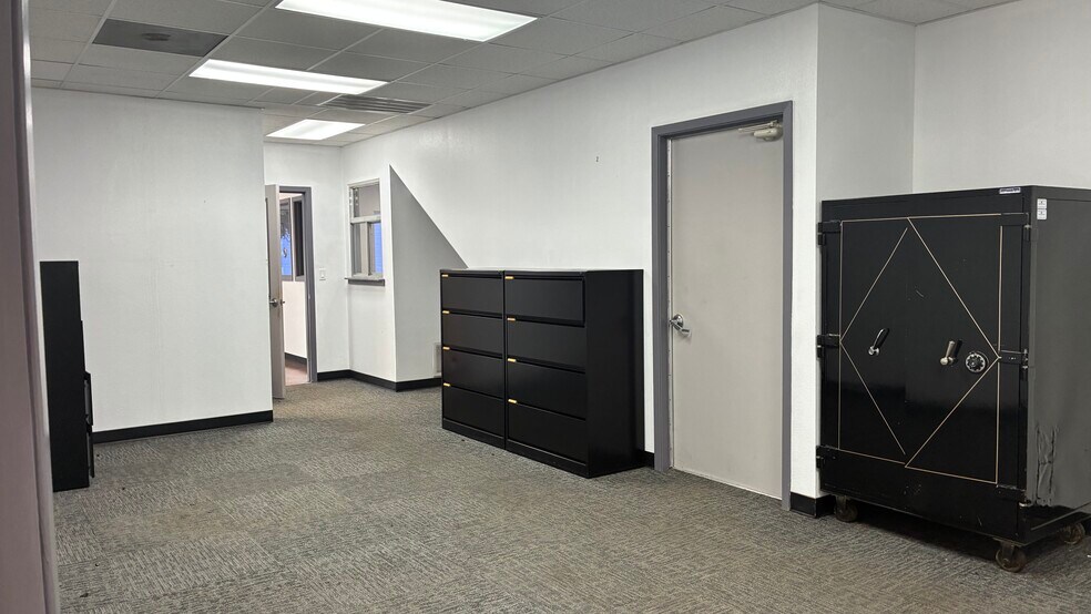 More Photos Of 905 N Harborth Ave, Three Rivers Auto Dealership For Sale