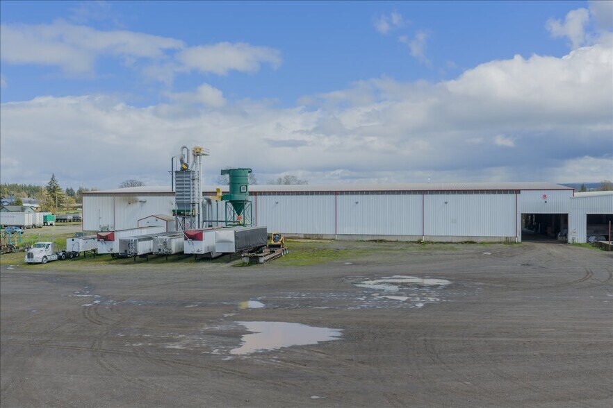 More Photos Of 6011 Grinde Ln NE, Silverton Flex For Lease