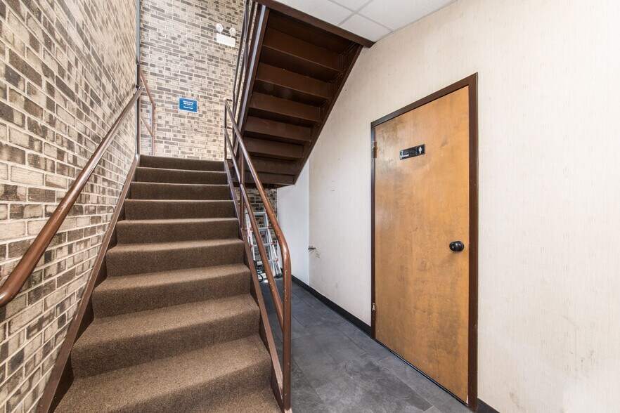 More Photos Of 47 W Dundee Rd, Wheeling Medical For Lease