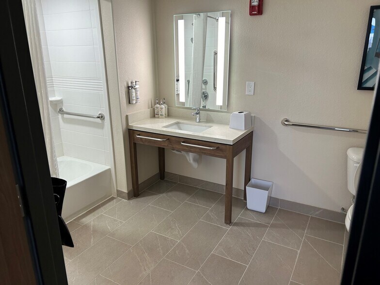 More Photos Of 1100 Mediterranean Ave, Columbus Hotel For Sale