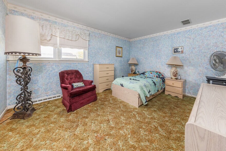 More Photos Of 40 W Kings Hwy, Mount Ephraim Office For Sale