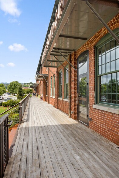 More Photos Of 205 Manufacturers Rd, Chattanooga General Retail For Lease