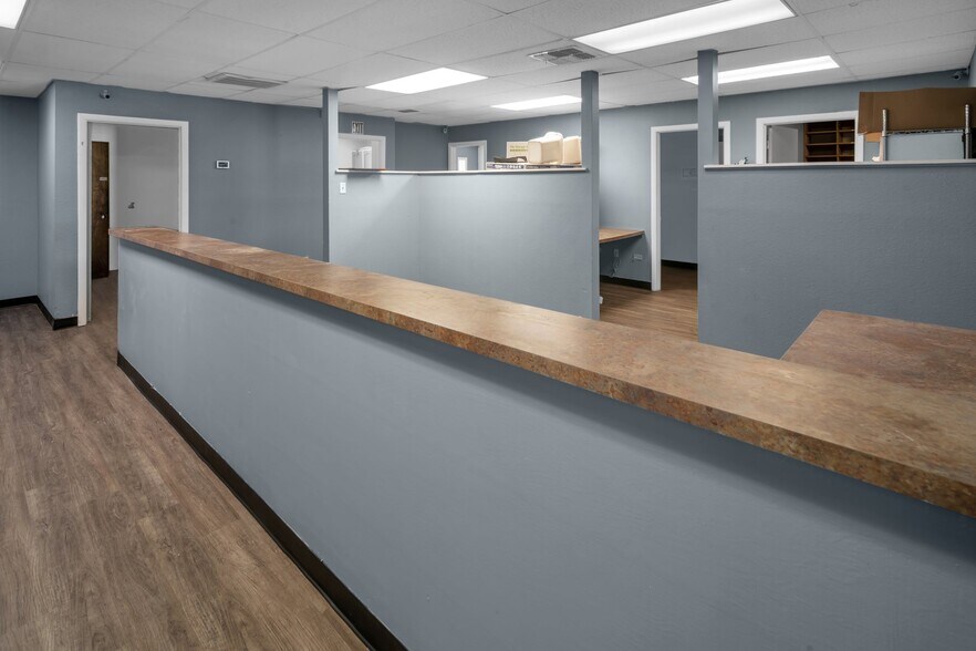 More Photos Of 1712 Buena Vista St, San Antonio Medical For Lease