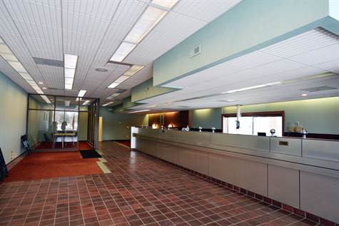 More Photos Of 8389 Mayfield Rd, Chesterland Storefront For Lease