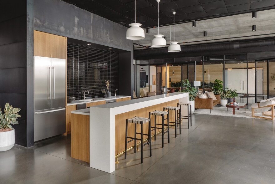 More Photos Of 3232 E Cesar Chavez St, Austin Unknown For Lease