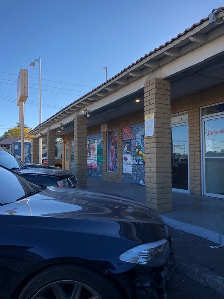 More Photos Of 3021 E Charleston Blvd, Las Vegas General Retail For Sale