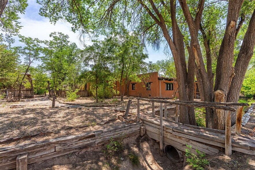 More Photos Of 18 Destierro Trail, Santa Fe Lodge Meeting Hall For Sale