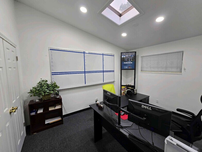 More Photos Of 1212 Crosstimbers St, Houston Office Residential For Sale